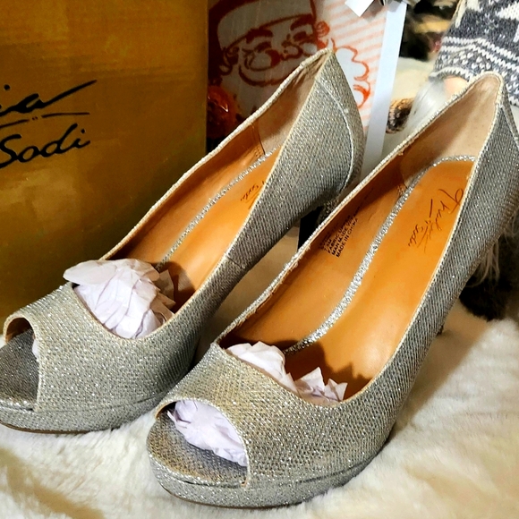 Thalia Sodi Lenna Silver Sparkle and Rhinestone heels NWB sz. 7.5 - Picture 3 of 6